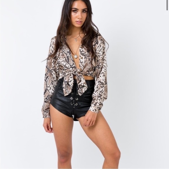 Princess Polly Button Up Blouse - Picture 4 of 13